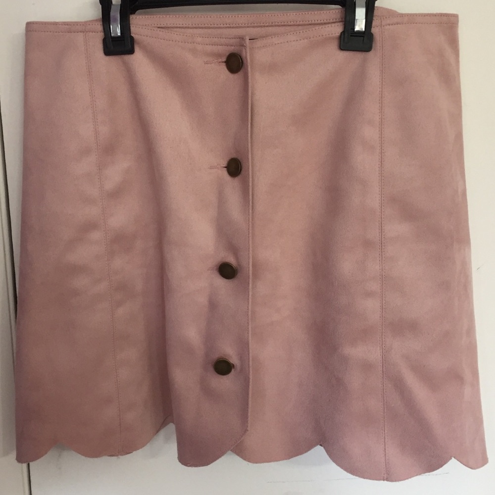 Versona pink faux suede skirt with buttons